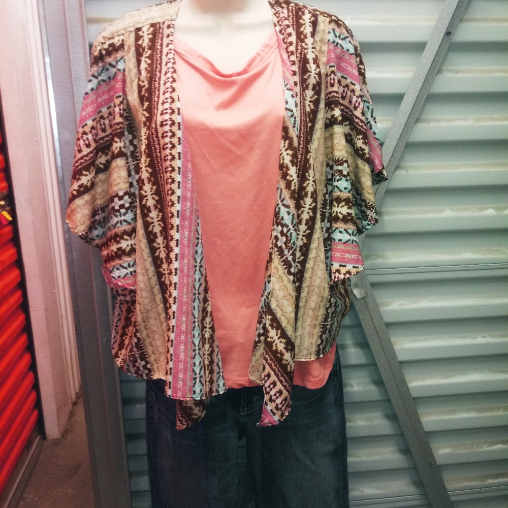 Light weight half duster with matching peach tank